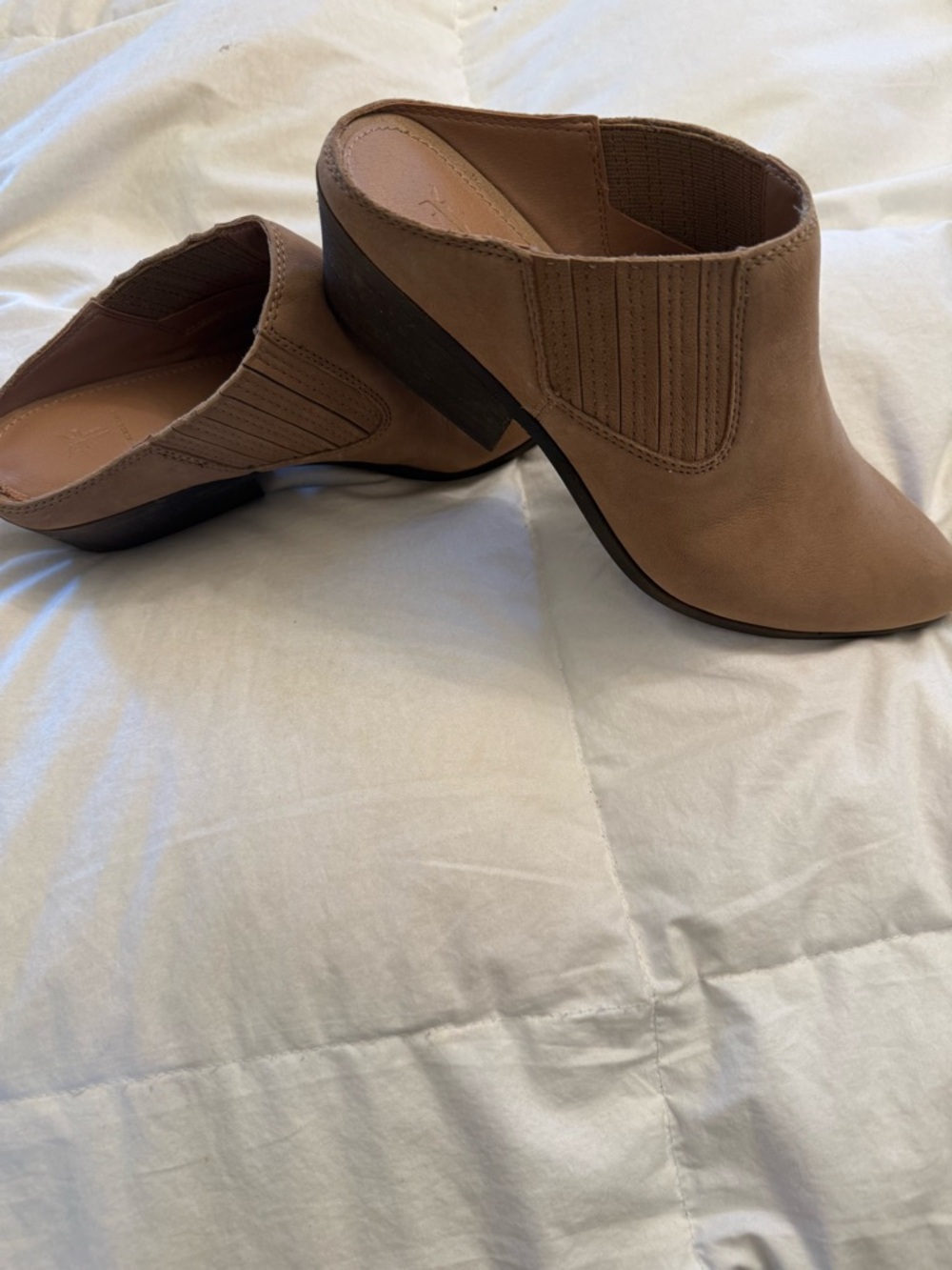 NWOT Frye Women's Tan Suede Slip-On Mules